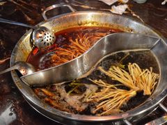 菌香鸳鸯锅-晓宇重庆火锅(赛格国际购物中心店)