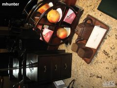 minibar上的茶具，很中式-上海明天广场JW万豪酒店
