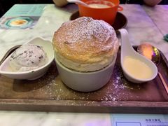 原味蛋白梳乎厘配曲奇雪糕-发记甜品(山东街店)