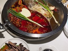 -茅草房·河畔园林火锅
