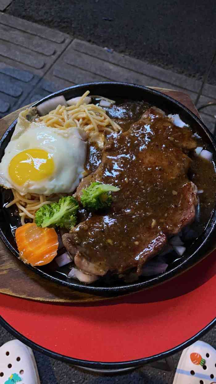 地摊牛排-"本来中午想去的,看点评上说下午五点才开门.