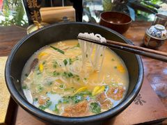 -银米·云南传统过桥米线(双廊黑金冠店)
