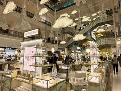 -乐蓬马歇百货公司(Rive Gauche)