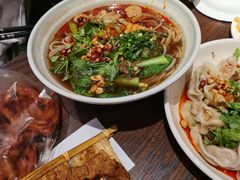 -爆炸头阿姨小四川正宗川味小吃(无任何分店)