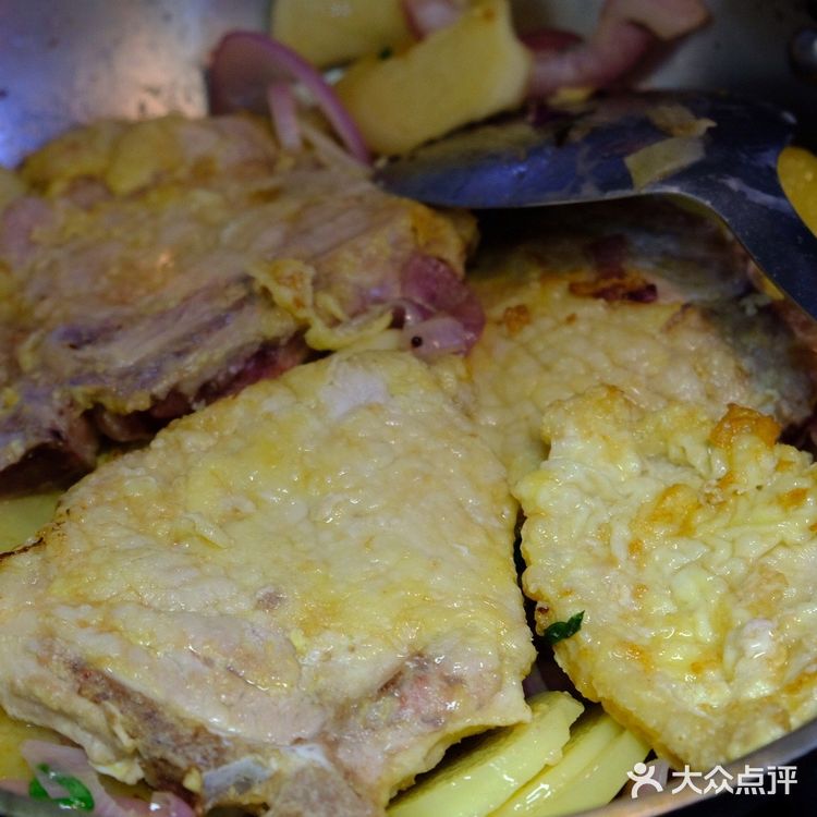 洋葱土豆烤大排 多一份滋味