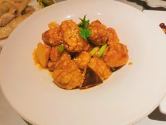 椰果菠萝咕噜肉-闻见中国海南菜(K11店)