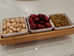 葡萄干小食-巴扎美食·新疆菜·西域歌舞表演餐厅(新疆大厦店)