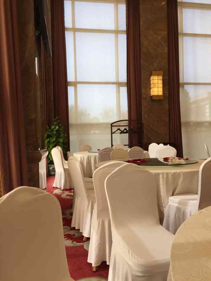 远望楼宾馆餐厅-"来这里举办过大型宴会好像是部队开的饭店.
