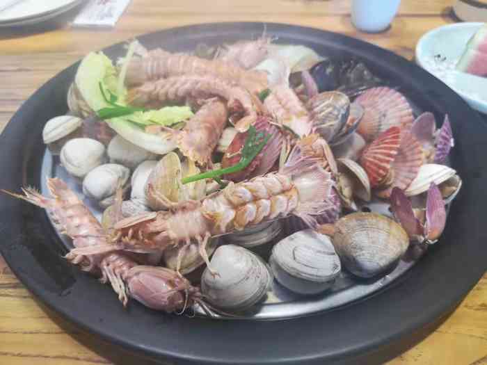 三个渔夫蒸汽海鲜-"「一筐蛤蜊」味道很鲜～「海鲜粥」就要的.