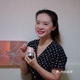 飞机上的空气总是让人觉得干燥，仿佛有一个抽湿器