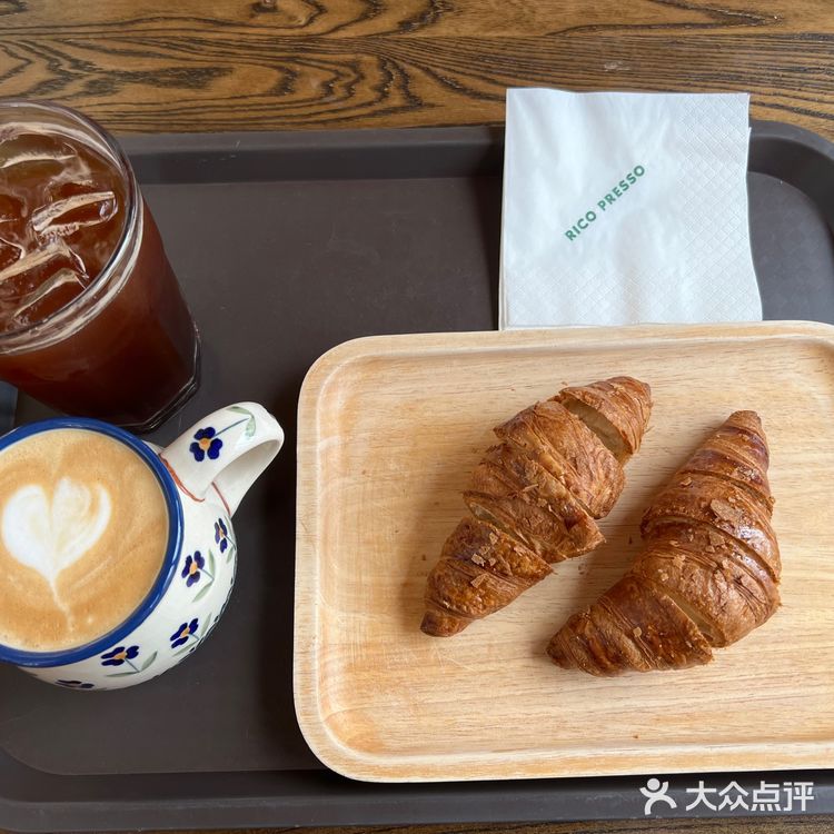 下次去必须把杏仁牛角包吃到！