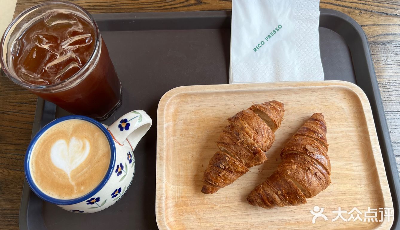 下次去必须把杏仁牛角包吃到！