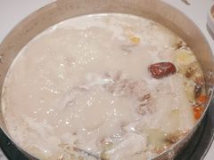 -洪氏嗨捞·广东猪肚鸡·椰子鸡火锅(西咸万象城店)