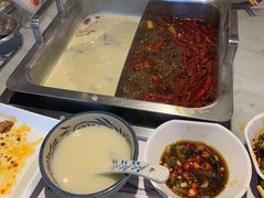 -尚尚仙·酸汤猪手·猪肚鸡火锅(华联万柳购物中心店)