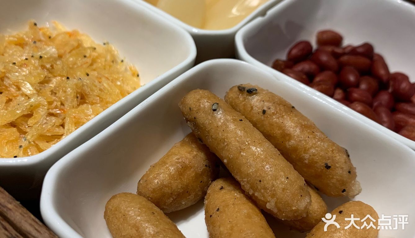虾肉Q弹，味道真的很赞，每一只都很新鲜，个头也不小