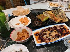 -哈尔滨烧烤·山河村铁锅炖(交大店)