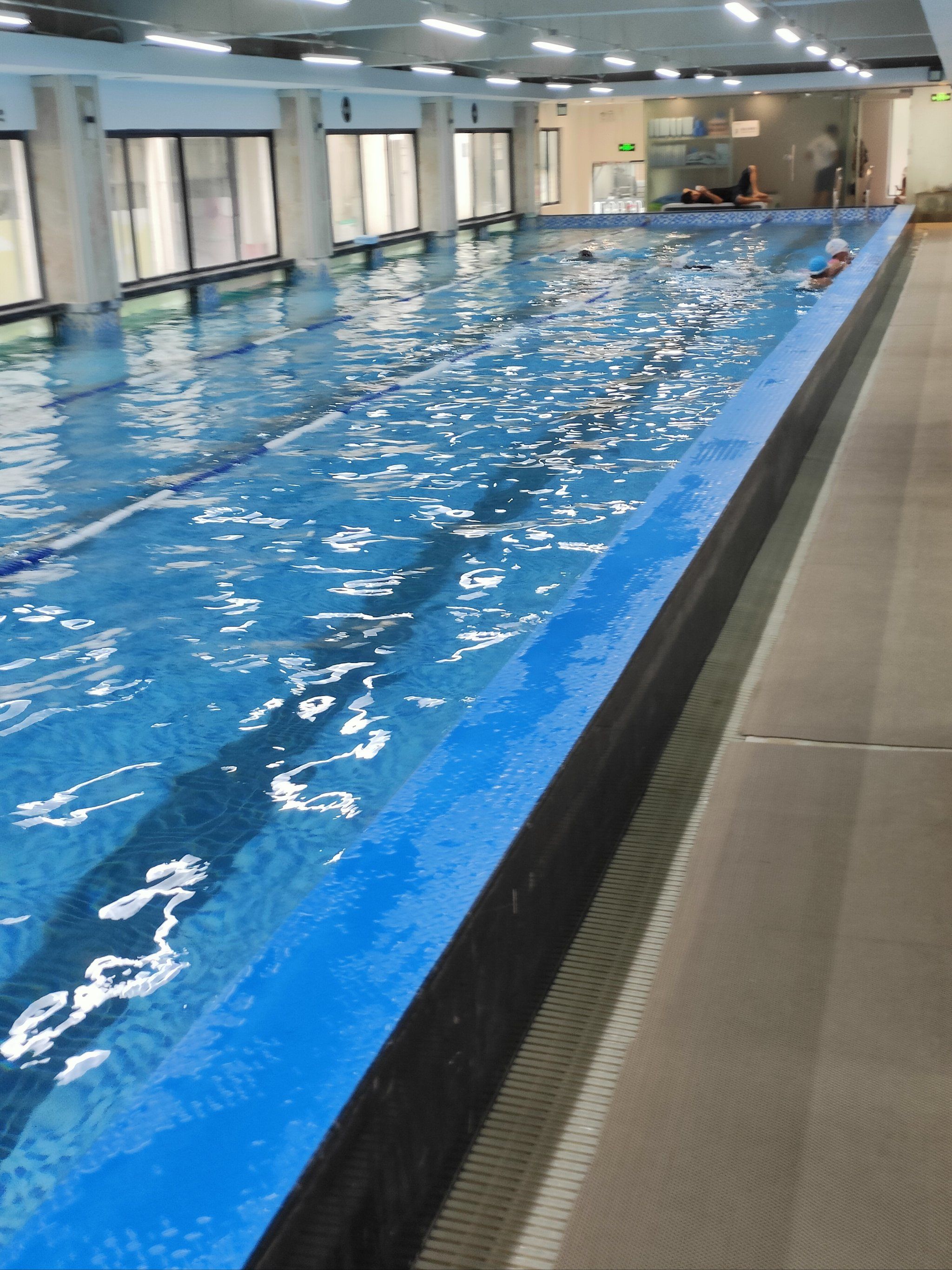 你知道在哪吗?广州这家健身房77室内泳池