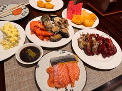 -广州万富希尔顿酒店·感趣自助餐厅·金秋蟹宴生蚝海鲜刺身