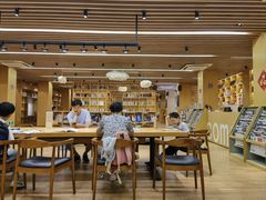 -漕河泾街道图书馆(漕河泾社区文化活动中心店)