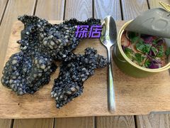 烟熏帝王三文鱼塔塔丨墨鱼汁脆片-Bistro 63 创意融合料理(广粤天地店)