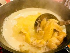 -鲜入围煮花胶鸡海鲜火锅