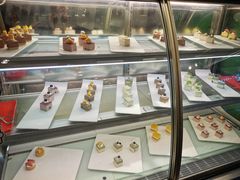 面包甜点陈列柜-四海一家自助餐(益田假日广场店)