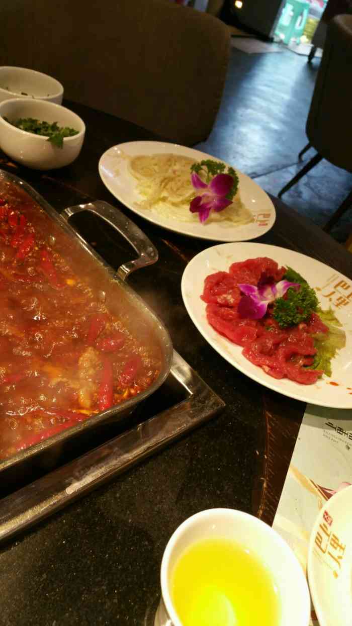 上里巴人火锅(香槟广场店)