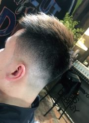 -侨治发型