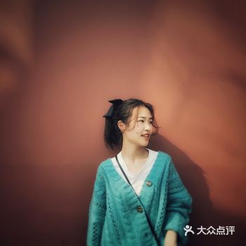 在杭州北山路get故宫同款红墙