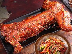 -何师烧烤·小龙虾·江湖川菜·精酿啤酒(成温店)