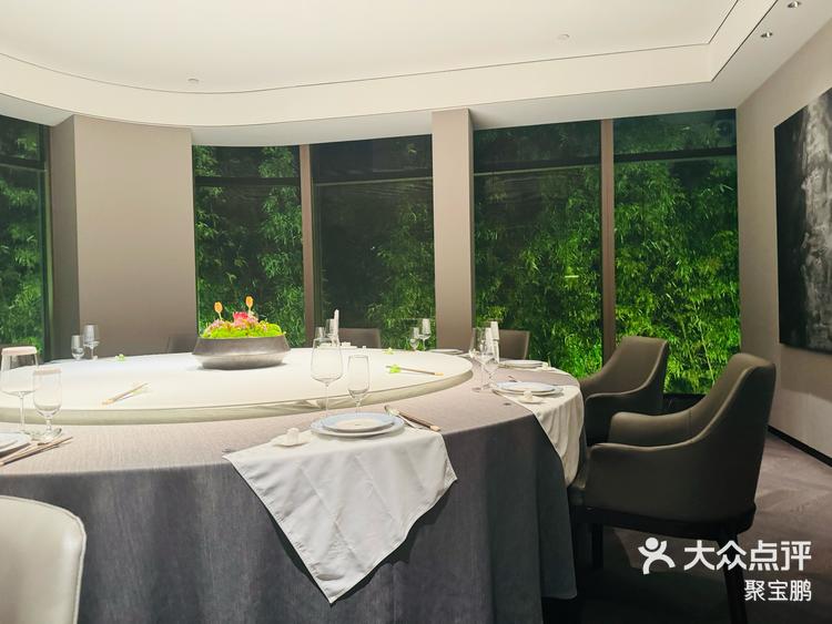 肯定不会错 静安50繁华都市的边角处,闹中取静,餐厅的门头更是低调,全