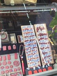 -灵彩珠宝(朗香街店)