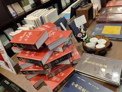 -钟书阁(松江泰晤士小镇店)