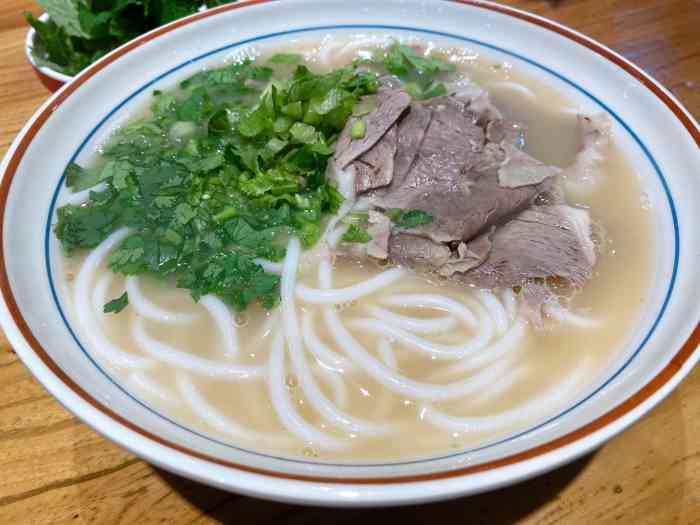 闵四遵义羊肉粉(朝外大街店)-"味道还是可以,很不错,装修也是不久