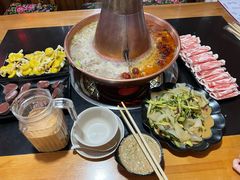 -果松木炭酸菜铜火锅·外婆参鸡汤