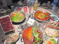 -伴山牛贵州黄牛肉火锅·苗疆非遗艺术餐厅(上海首店)