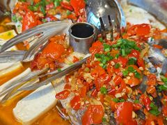 -鱼鲜饭香·招牌汽锅剁椒鱼头王