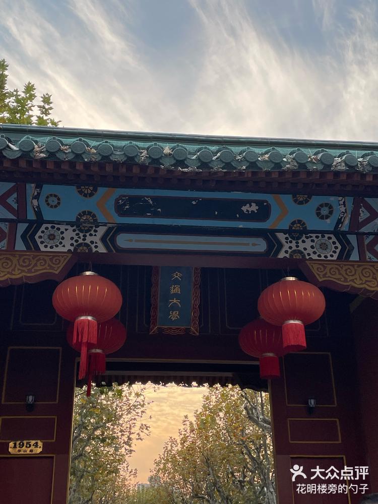 上海交通大学徐汇校区老校门