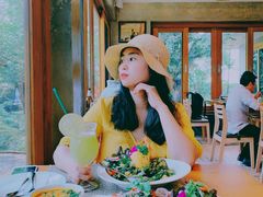 -Chom Cafe and Restaurant