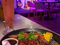 -樱花里音乐餐吧·牛扒椰子鸡(东圃店)