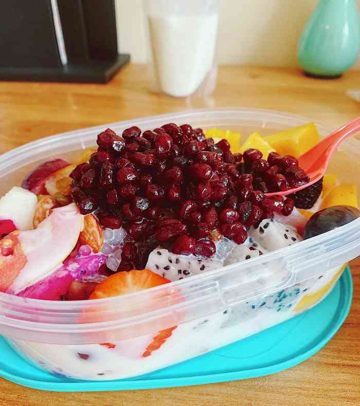 红豆双皮奶太甜了,水果捞也很一般