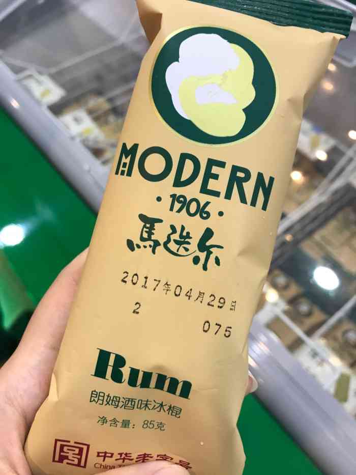 和其他商业广场一样,马迭尔也成了标配,宏泰广场的马迭尔开在地下一楼