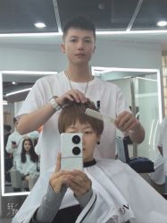 -艾美A·M Hair Salon