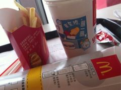-麦当劳(杨林得来速店)