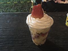 -莓园冰淇淋店