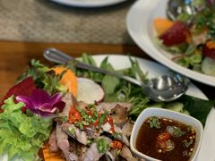 -Chom Cafe and Restaurant