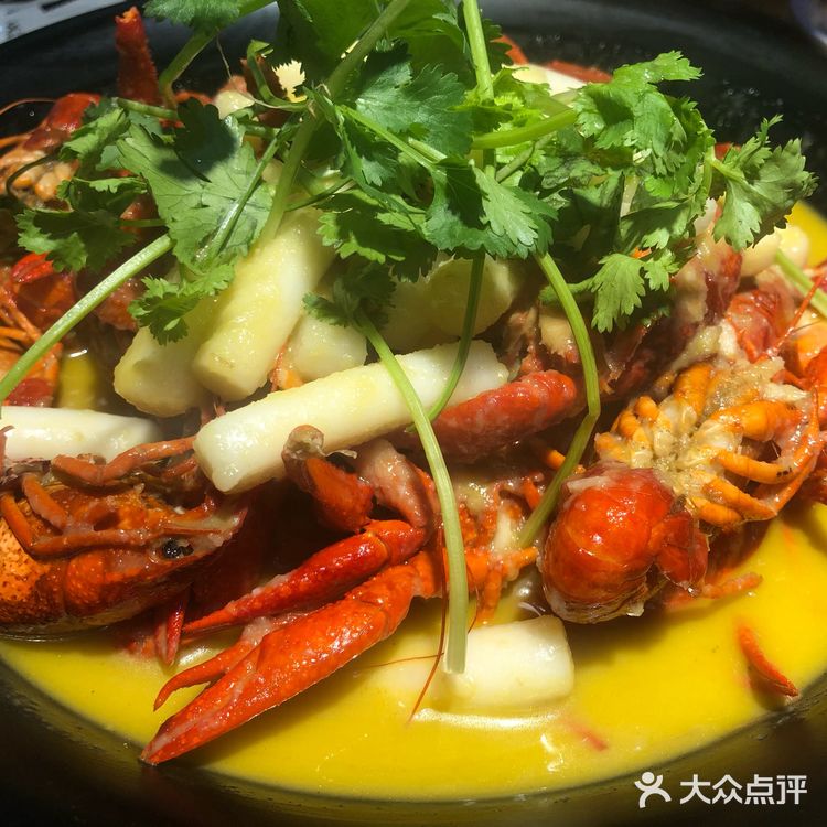 小龙虾之夜～ 十三香经典口味，没得挑，龙虾尺寸都挺大