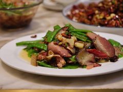 荷兰豆炒腊肉-川人川菜馆·小龙虾·鲜虾现做(黄山路店)