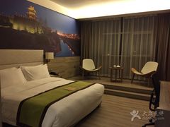 -西安大雁塔科技大学地铁站亚朵酒店