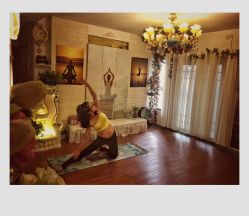 -闺蜜瑜伽·普拉提女性塑形馆